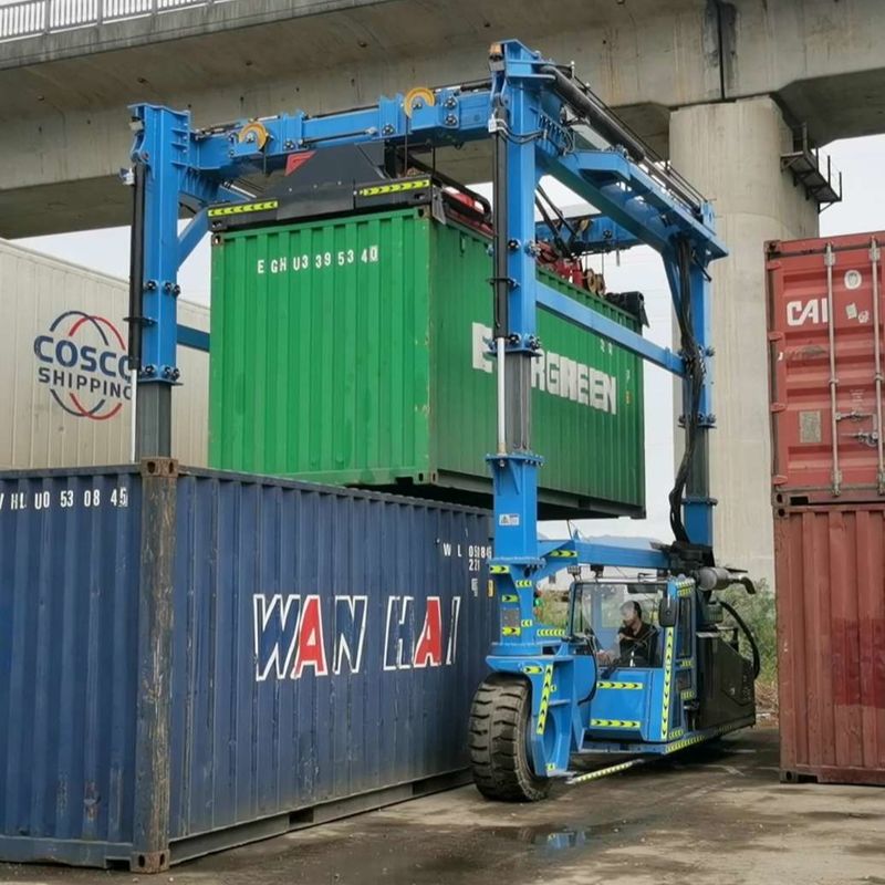 Xe tải chở hàng 80T Straddle Xe tải hạng nặng cho cảng / bãi kho Nâng container